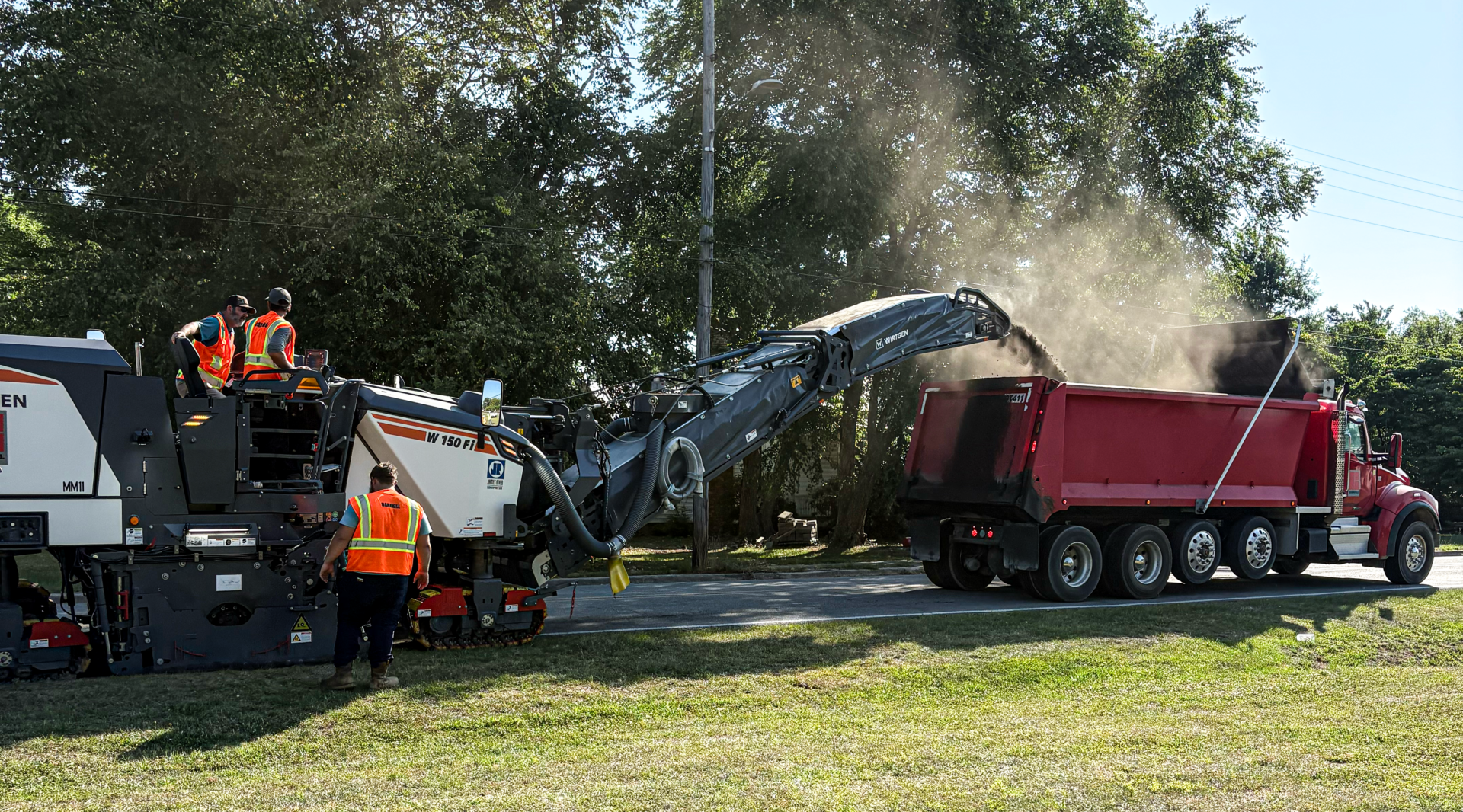 milling machine and dump truck